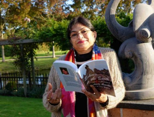 इंग्लेंड से परप्रकाशित कविता पुस्तक के साथ